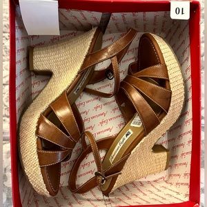 COPY - American Eagle platform sandal. Size 10